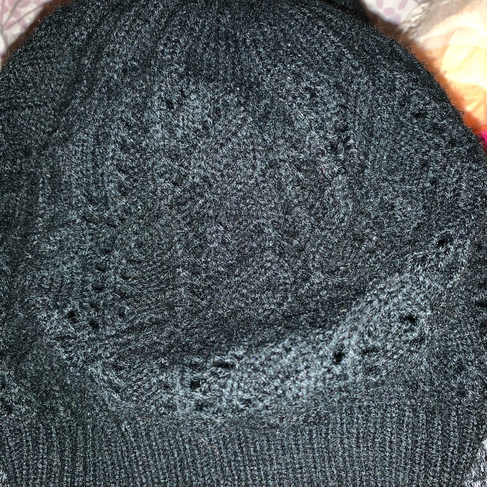 Black‎ winter hat